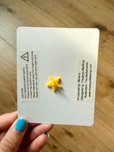 Afbeelding in Gallery-weergave laden, Rainbow Ducky Acrylic Pin- Pride- colourful- pins