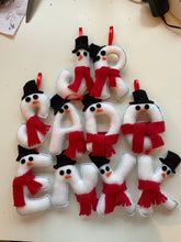 Afbeelding in Gallery-weergave laden, Snowmen Letter Ornament (Custom) -Christmas -Decoration- Christmas Tree