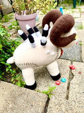 Afbeelding in Gallery-weergave laden, Sheepsquatch Plushie - Cryptid- Games- Cosplay